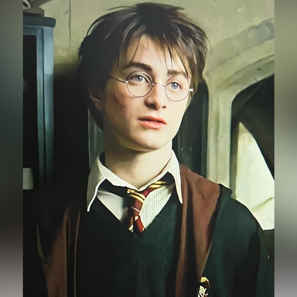 Harry Potter Character Kit – Includes Maroon & Yellow Neck Tie + Round Eyeglasse - Picture 4 of 4